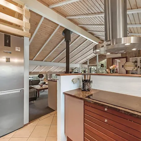 Sunneva - 1km From The Sea By Interhome